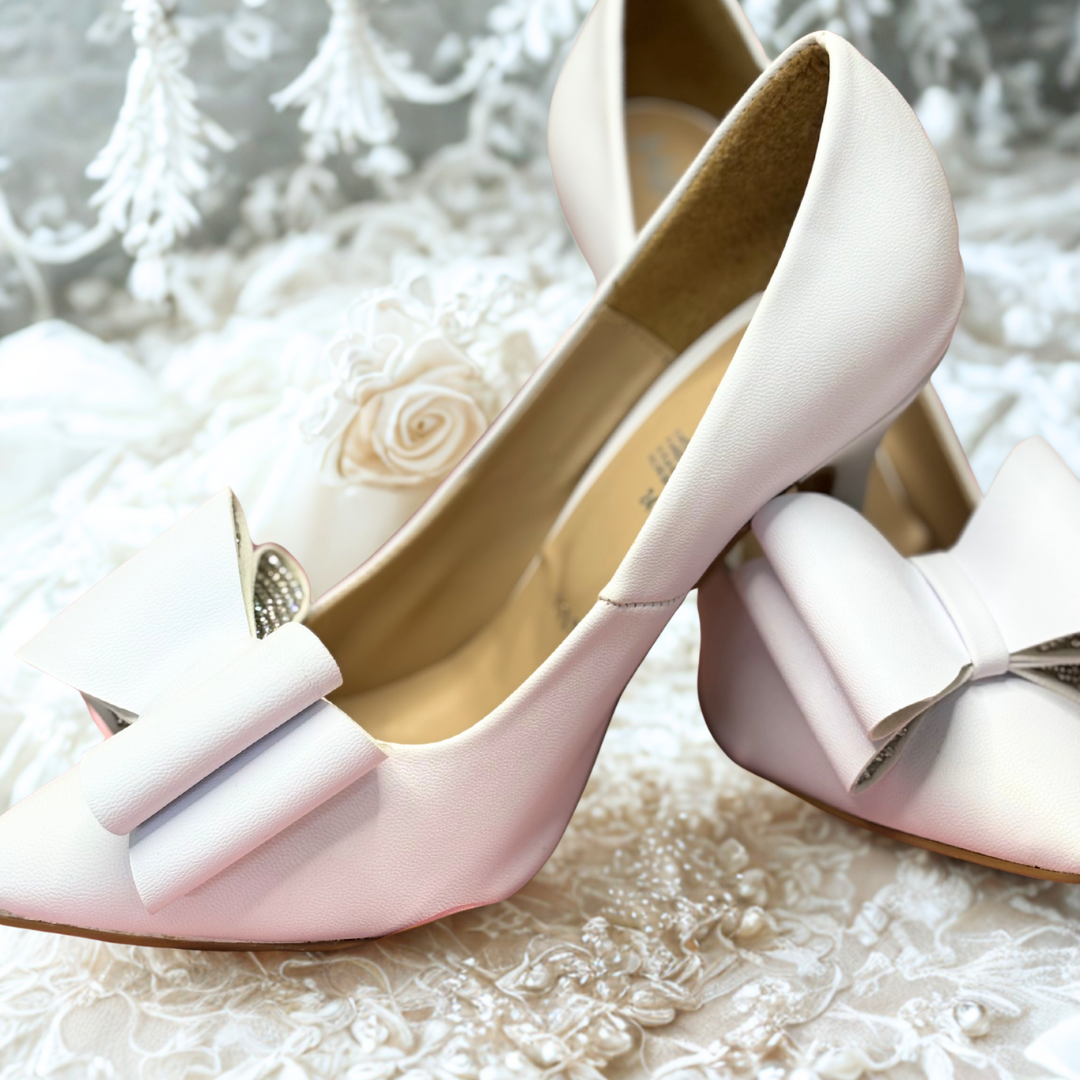 Zapato blanco con moño