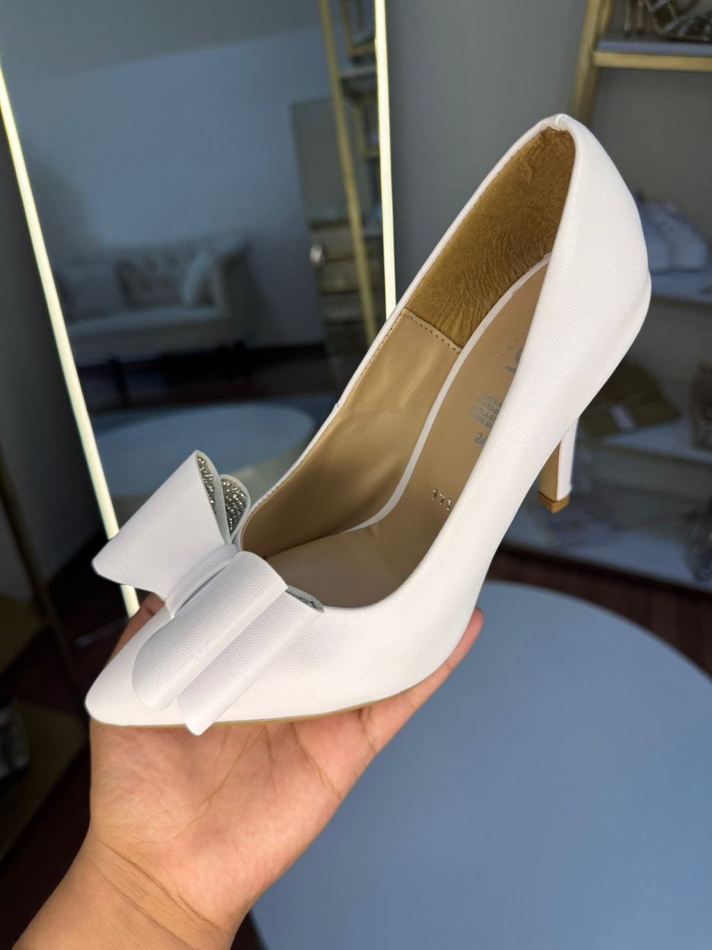 Zapato blanco con moño