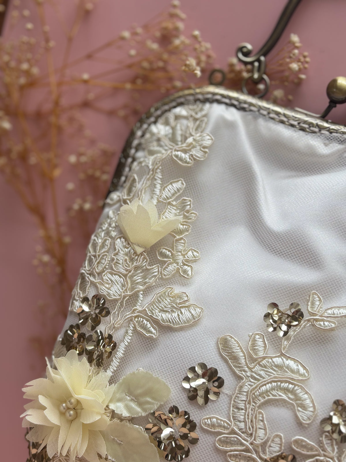 Bolsa de mano flores bordadas